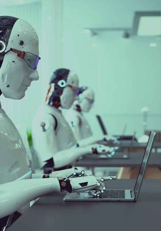 Rozwój SI i przyszłość zawodowa: Eksperci Antal zdradzają rozwój jakich kompetencji zapewni zatrudnienie w branży IT