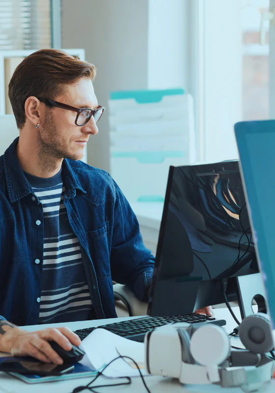 Fala zwolnień i stabilizacja wynagrodzeń – minimalny wzrost zarobków dla specjalistów z branży IT