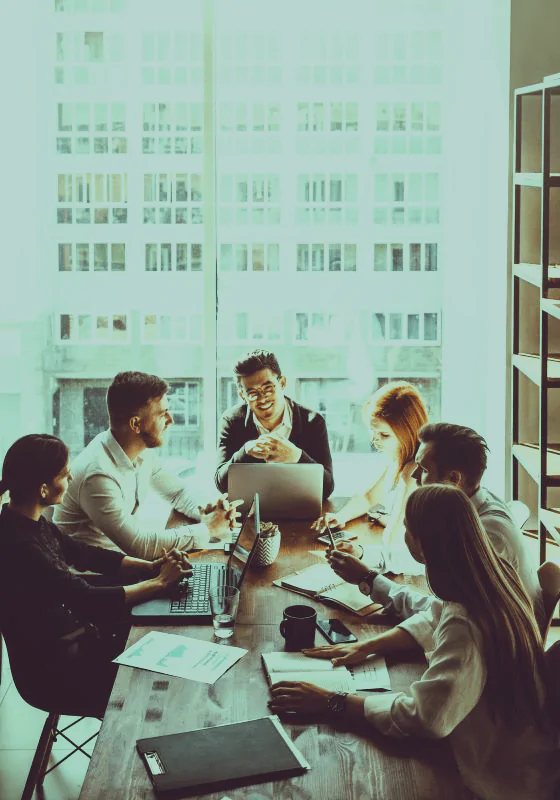 Pracownik przychodzi do firmy, a odchodzi od szefa